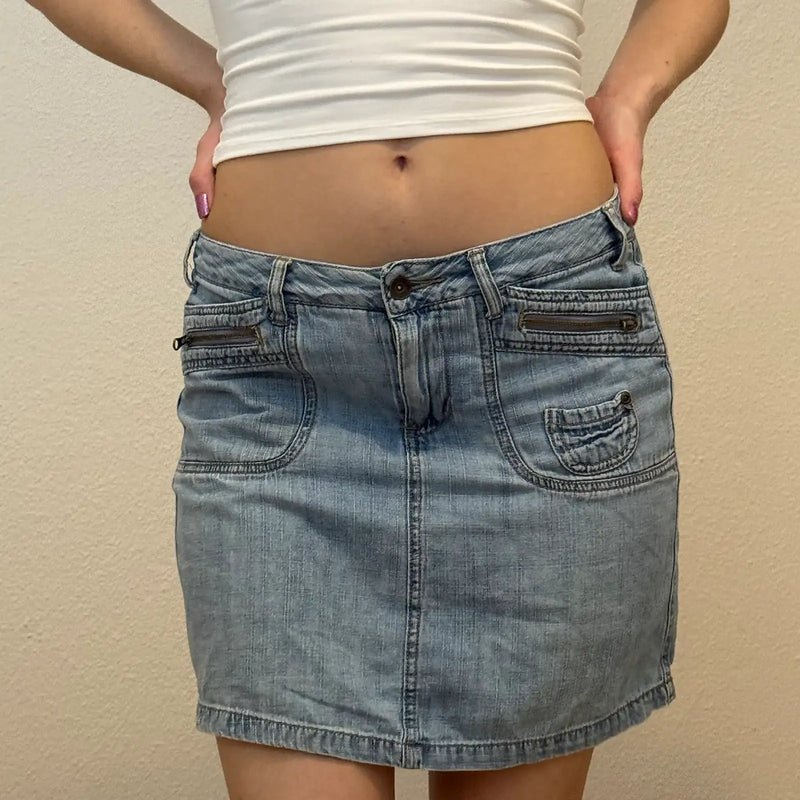 Light Wash Denim Mini Skirt – Low Rise Vintage 2000s Essential (S)