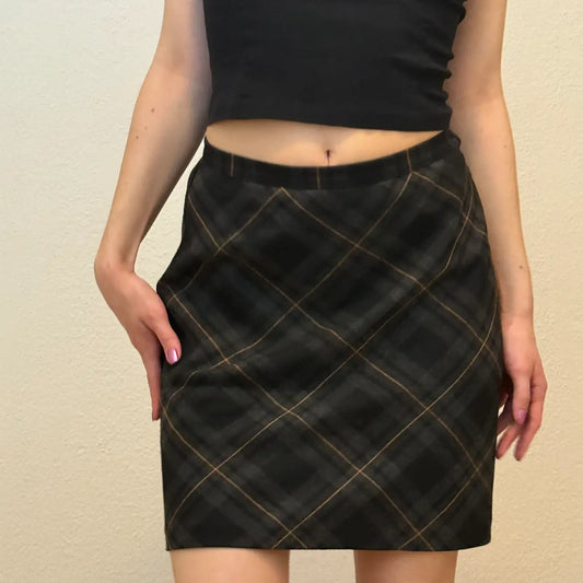 Y2K Black Plaid Mini Skirt – Vintage 2000s Preppy Style (S)