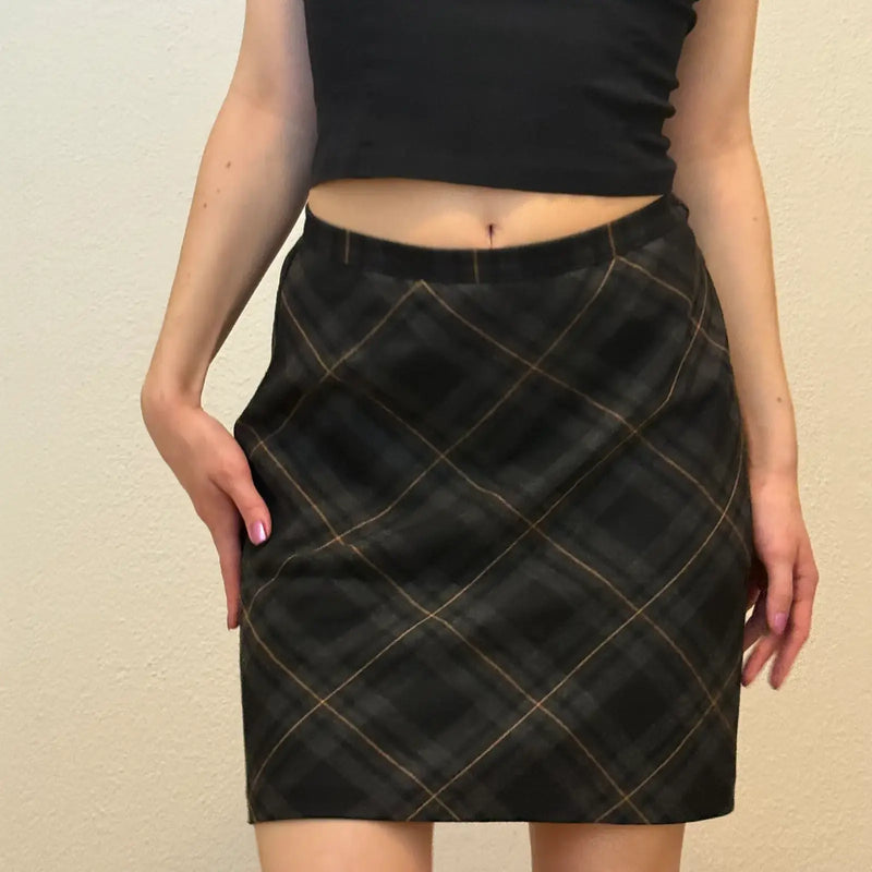 Y2K Black Plaid Mini Skirt – Vintage 2000s Preppy Style (S)