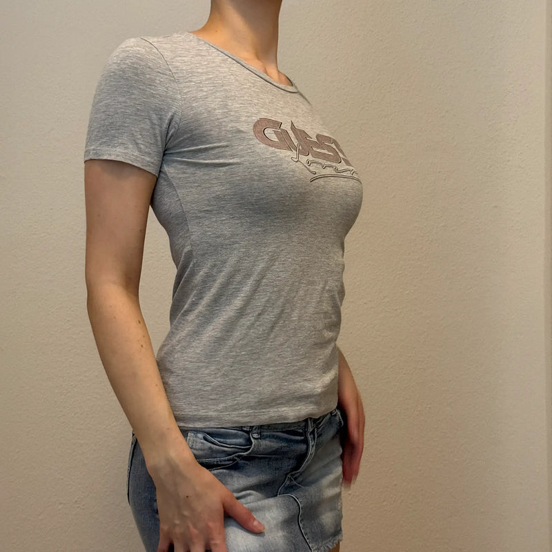 Guess Lovers Logo Tee – Vintage Y2K Grey Fitted T-Shirt (S)