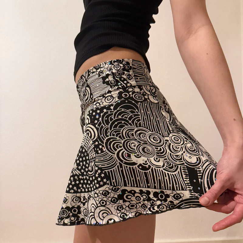 Y2K Black & White Psychedelic Print Wrap Mini Skirt – Tie Waist (S)