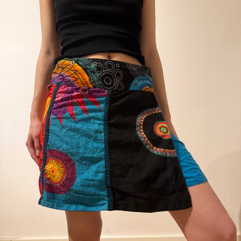 Retro Colorful Patchwork Boho Mini Skirt – Y2K Festival Vibes (S/M)