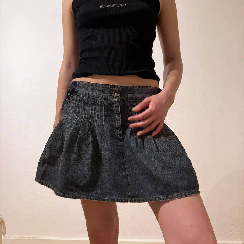 Y2K Low-Rise Vibes  - Dark Denim Pleated Mini Skirt (S)