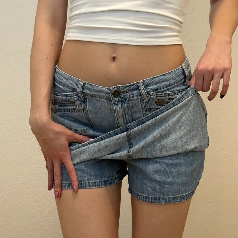 Light Wash Denim Mini Skirt – Low Rise Vintage 2000s Essential (S)