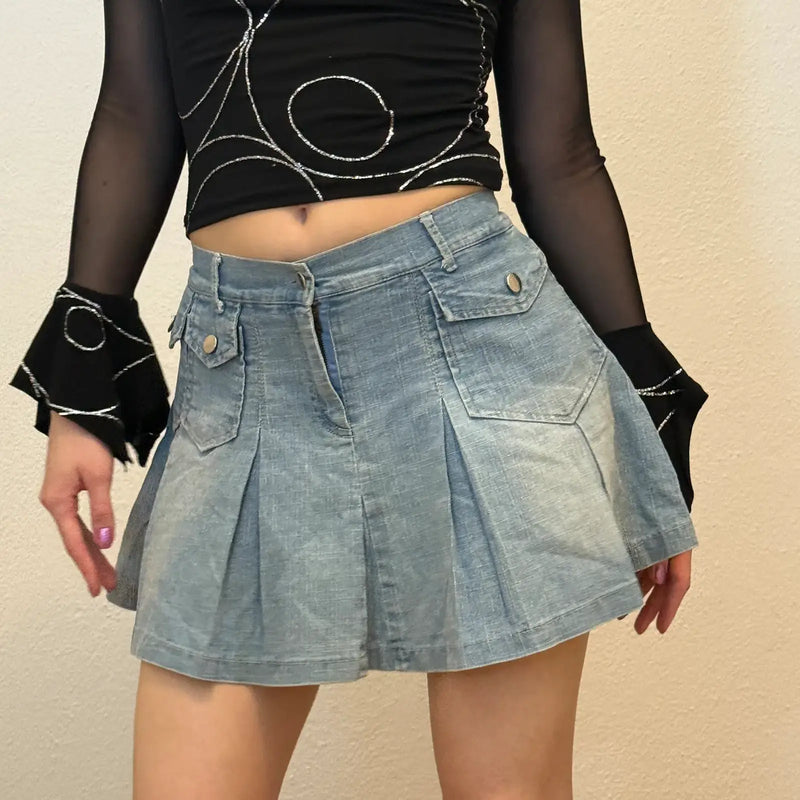Rare Y2K Pleated Denim Mini Skirt – Low Rise 2000s Throwback Essential (S)