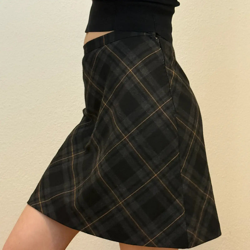 Y2K Black Plaid Mini Skirt – Vintage 2000s Preppy Style (S)