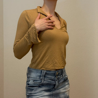 Y2K Camel Long Sleeve Crop Top – Minimalist Vintage 2000s (S)