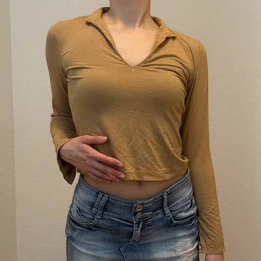 Y2K Camel Long Sleeve Crop Top – Minimalist Vintage 2000s (S)