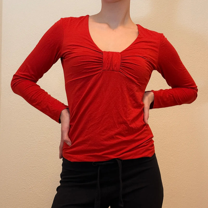 Haut rouge vintage à manches longues – Devant froncé style Y2K (P/M)